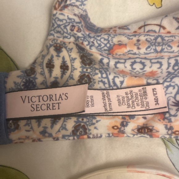 Victoria secret 34d bra bundle like New - Picture 11 of 15